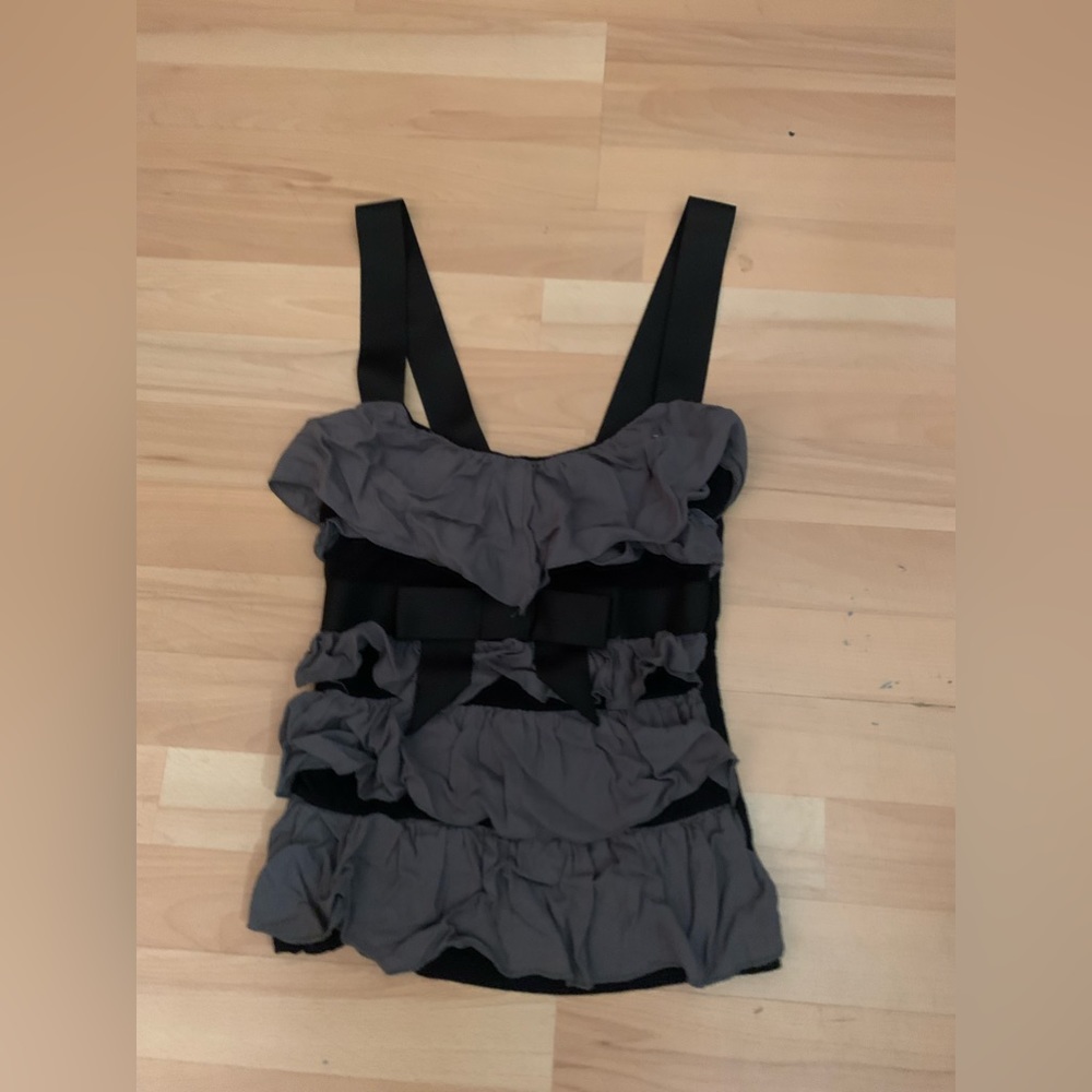 Beautiful ruffle top - Picture 2 of 2